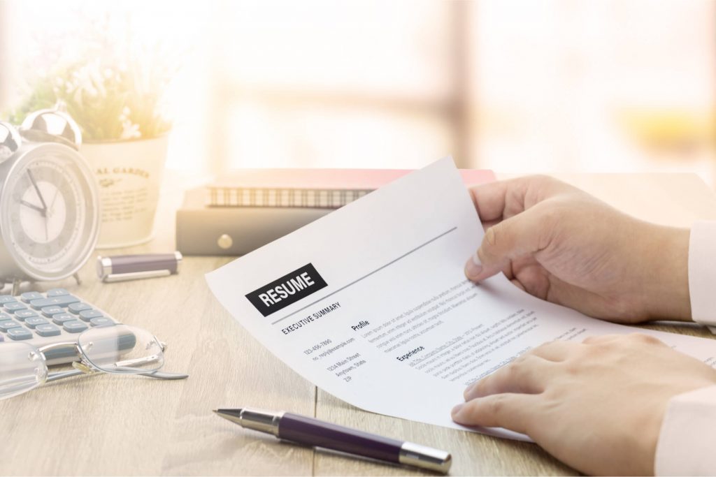 How To Build A Resume? Some Essential Tips To Be Considered